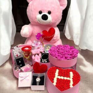 Pembe Kat Kat Mutluluk - Kişiye Özel Romantik Hediye Kutusu | Kar Küresi + Çelik Takı + Peluş Ayıcık