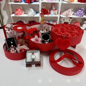 Kırmızı Kat Kat Mutluluk - Sevgiliye Özel Hediye | Kar Küresi + Çelik Takı + Peluş Ayıcık