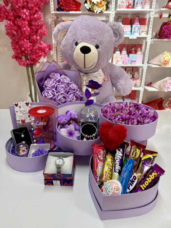 Mor Kat Kat Mutluluk - Sevgiliye Özel Hediye | Kar Küresi + Takı + Ayıcık + Çikolata