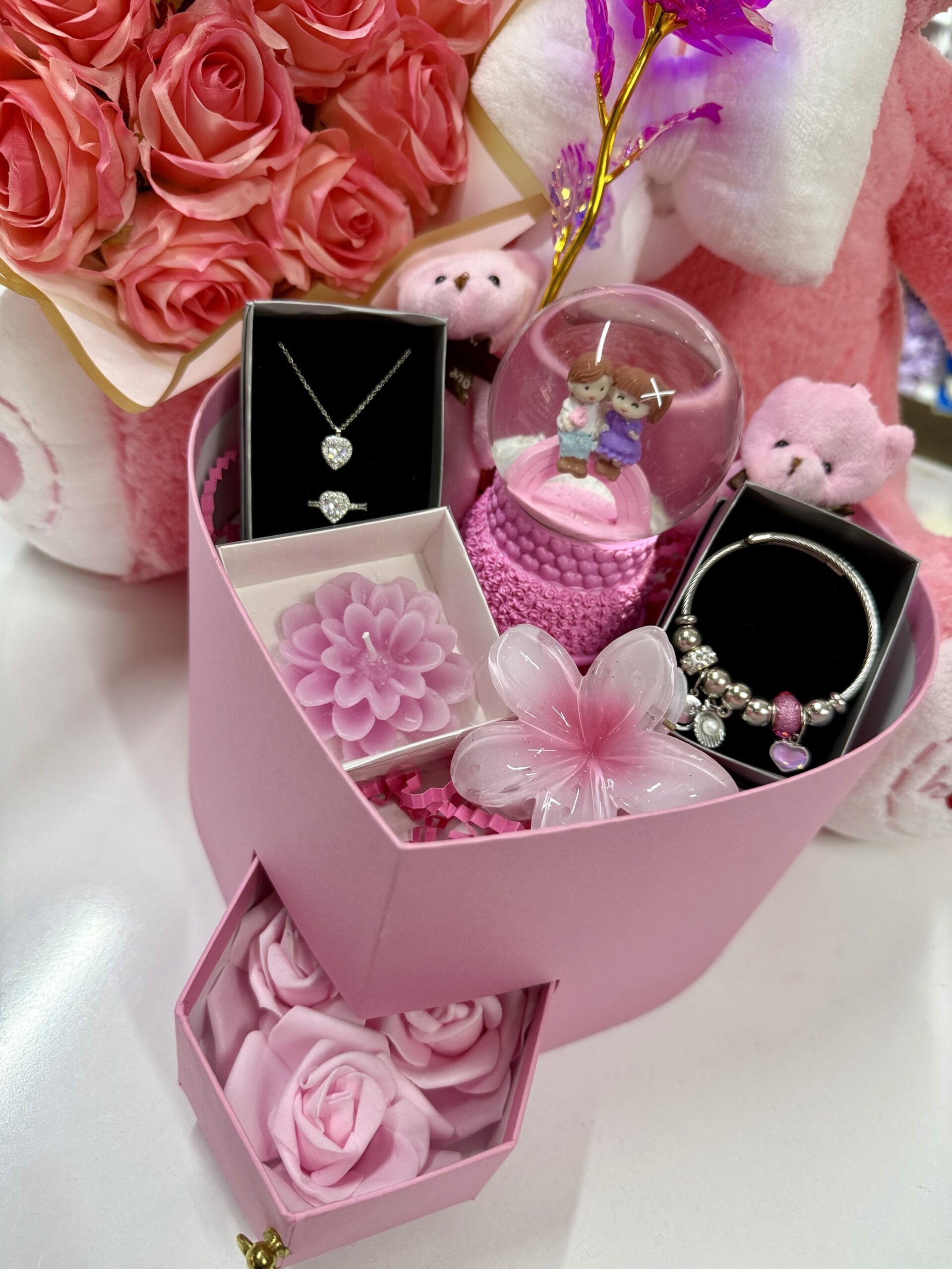 Full Pembe Aşk Evreni - Sevgiliye Romantik Hediye Kutusu | Kar Küresi + Takı + Ayıcık + Gül - Görsel 4