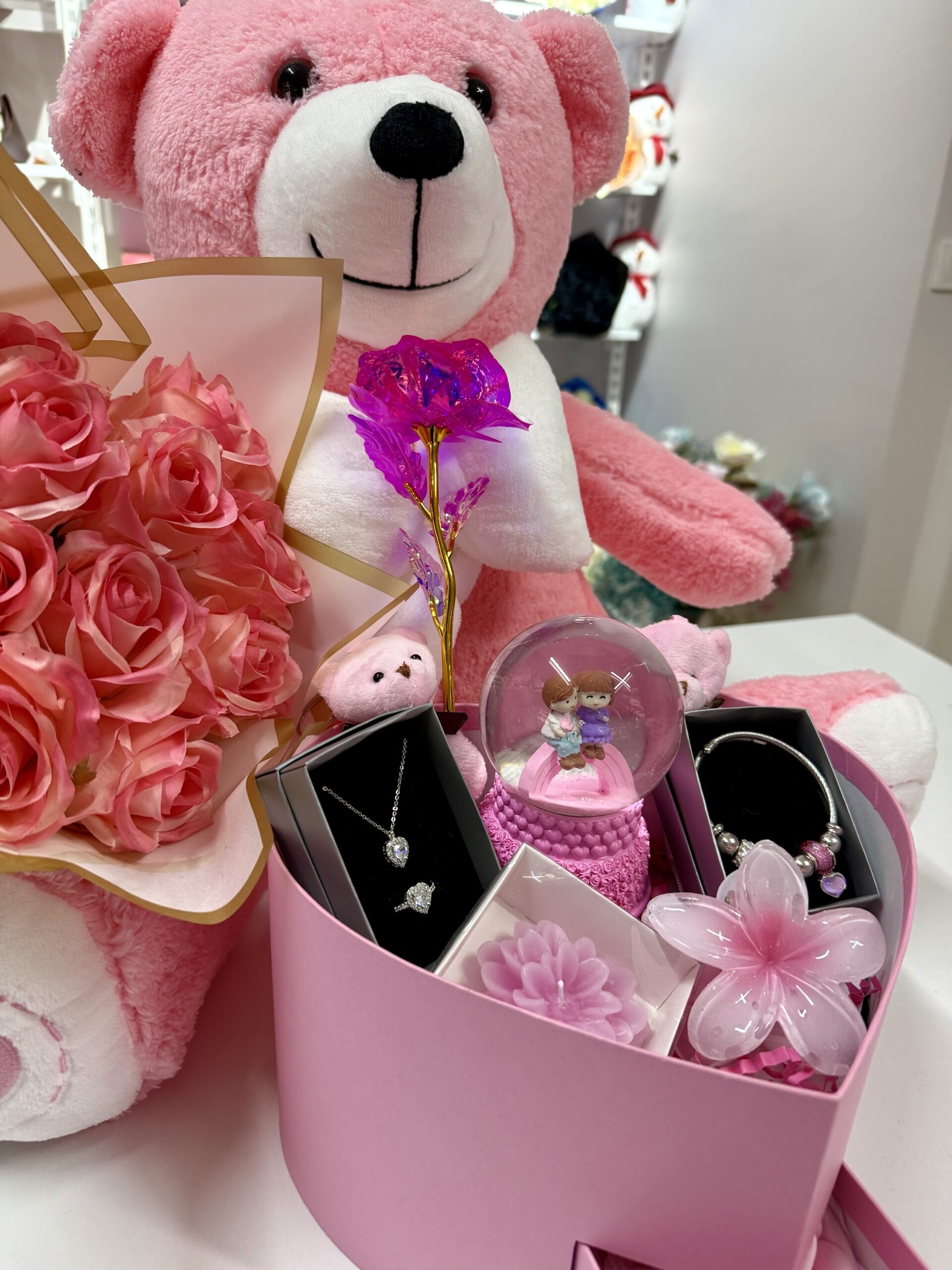 Full Pembe Aşk Evreni - Sevgiliye Romantik Hediye Kutusu | Kar Küresi + Takı + Ayıcık + Gül - Görsel 2