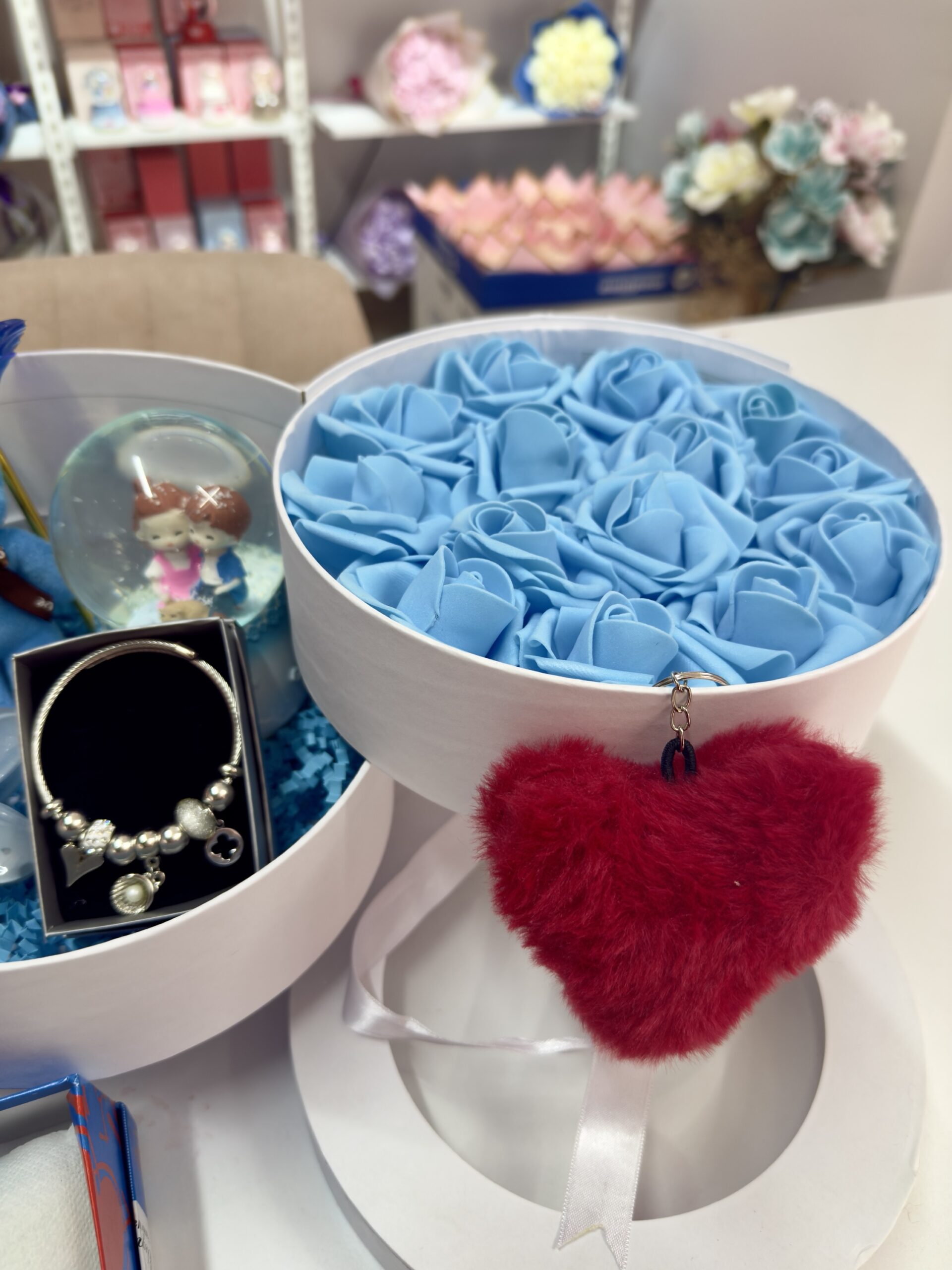 Mavi Kat Kat Mutluluk - Sevgiliye Özel Hediye | Kar Küresi + Çelik Takı + Peluş Ayıcık - Görsel 4