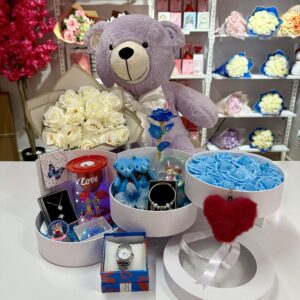 Mavi Kat Kat Mutluluk - Sevgiliye Özel Hediye | Kar Küresi + Takı + Ayıcık + Buket