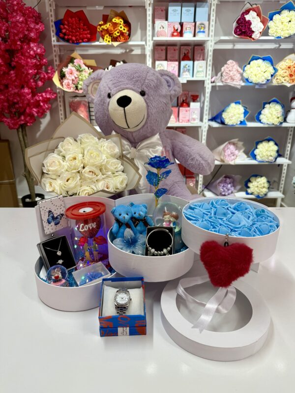 Mavi Kat Kat Mutluluk - Sevgiliye Özel Hediye | Kar Küresi + Takı + Ayıcık + Buket