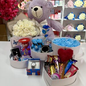 Mavi Kat Kat Mutluluk - Sevgiliye Özel Hediye | Kar Küresi + Takı + Ayıcık + Çikolata