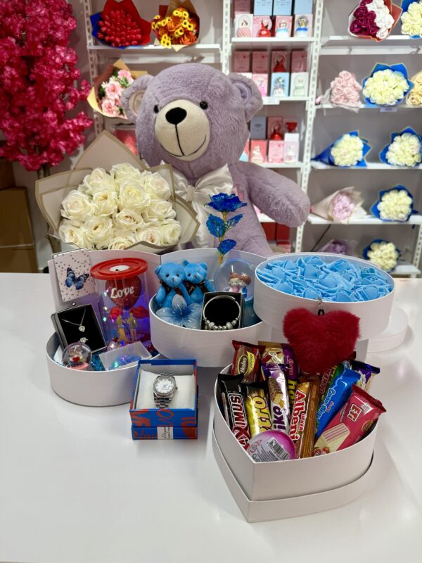 Mavi Kat Kat Mutluluk - Sevgiliye Özel Hediye | Kar Küresi + Takı + Ayıcık + Çikolata