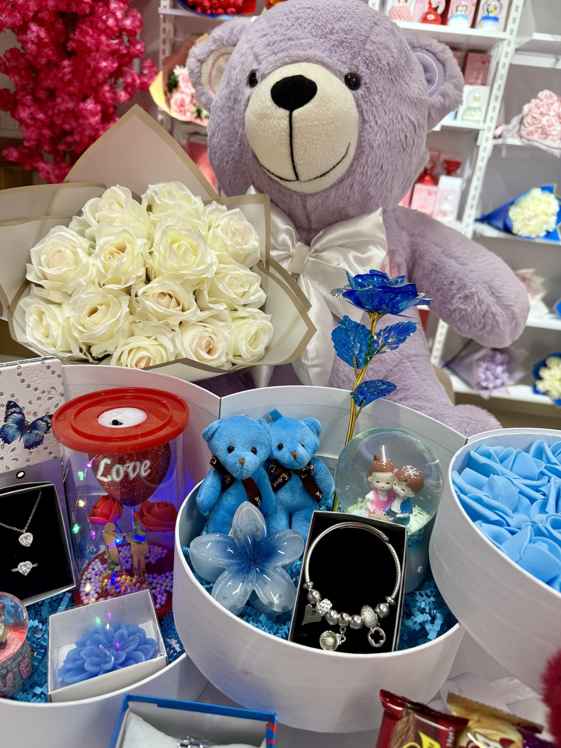 Mavi Kat Kat Mutluluk - Sevgiliye Özel Hediye | Kar Küresi + Takı + Ayıcık + Çikolata - Görsel 3