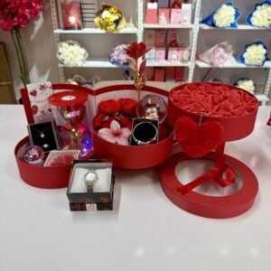 Kırmızı Kat Kat Mutluluk - Sevgiliye Özel Hediye | Kar Küresi + Çelik Takı + Peluş Ayıcık