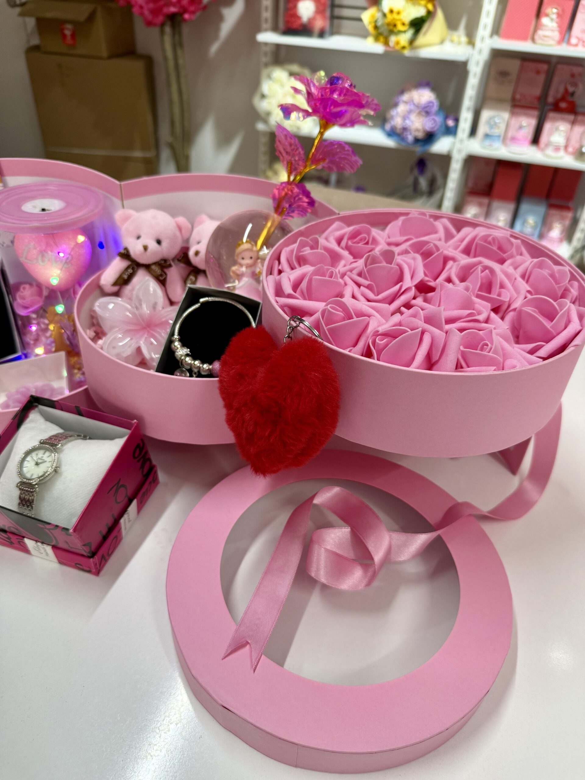 Pembe Kat Kat Mutluluk - Sevgiliye Özel Hediye | Kar Küresi + Çelik Takı + Peluş Ayıcık - Görsel 4