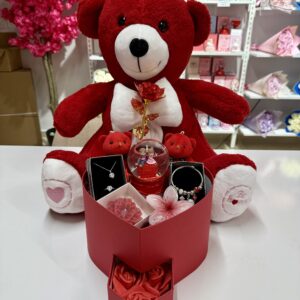 Full Kırmızı Aşk Evreni - Sevgiliye Romantik Hediye Kutusu | Kar Küresi + Çelik Takı + Peluş Ayı