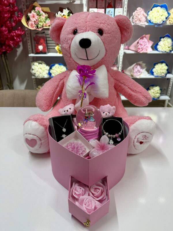 Full Pembe Aşk Evreni İkili - Sevgiliye Romantik Hediye Kutusu | Kar Küresi + Takı + Peluş Ayıcık