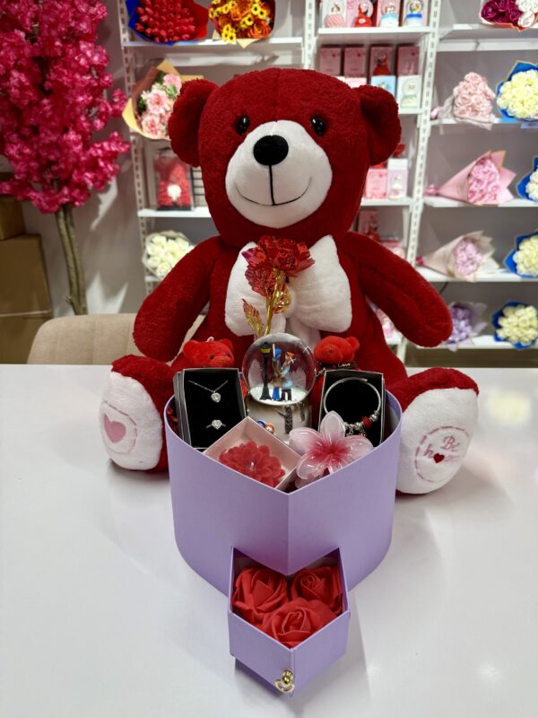 Kırmızı Aşk Evreni İkili - Sevgiliye Romantik Hediye Kutusu | Kar Küresi + Takı + Peluş Ayıcık