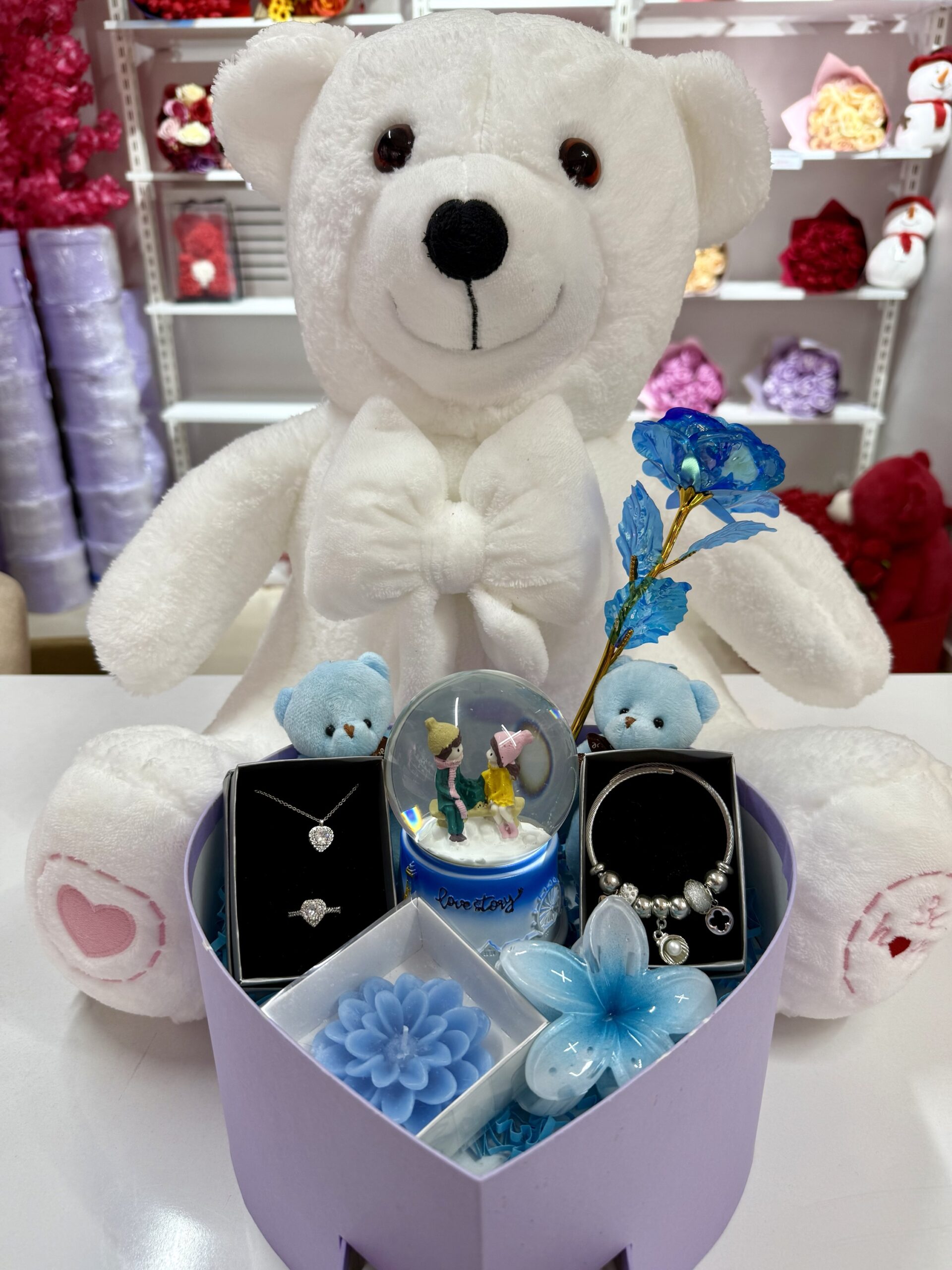Full Mavi Aşk Evreni İkili - Sevgiliye Romantik Hediye Kutusu | Kar Küresi + Takı + Peluş Ayıcık - Görsel 2