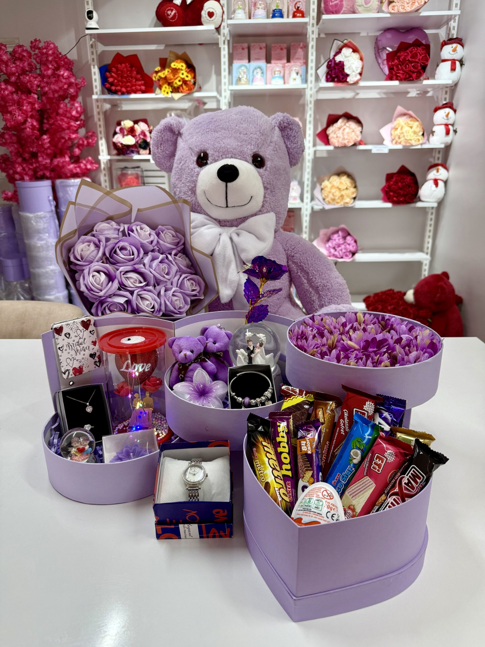 Mor Kat Kat Mutluluk - Sevgiliye Özel Hediye | Kar Küresi + Takı + Ayıcık + Çikolata