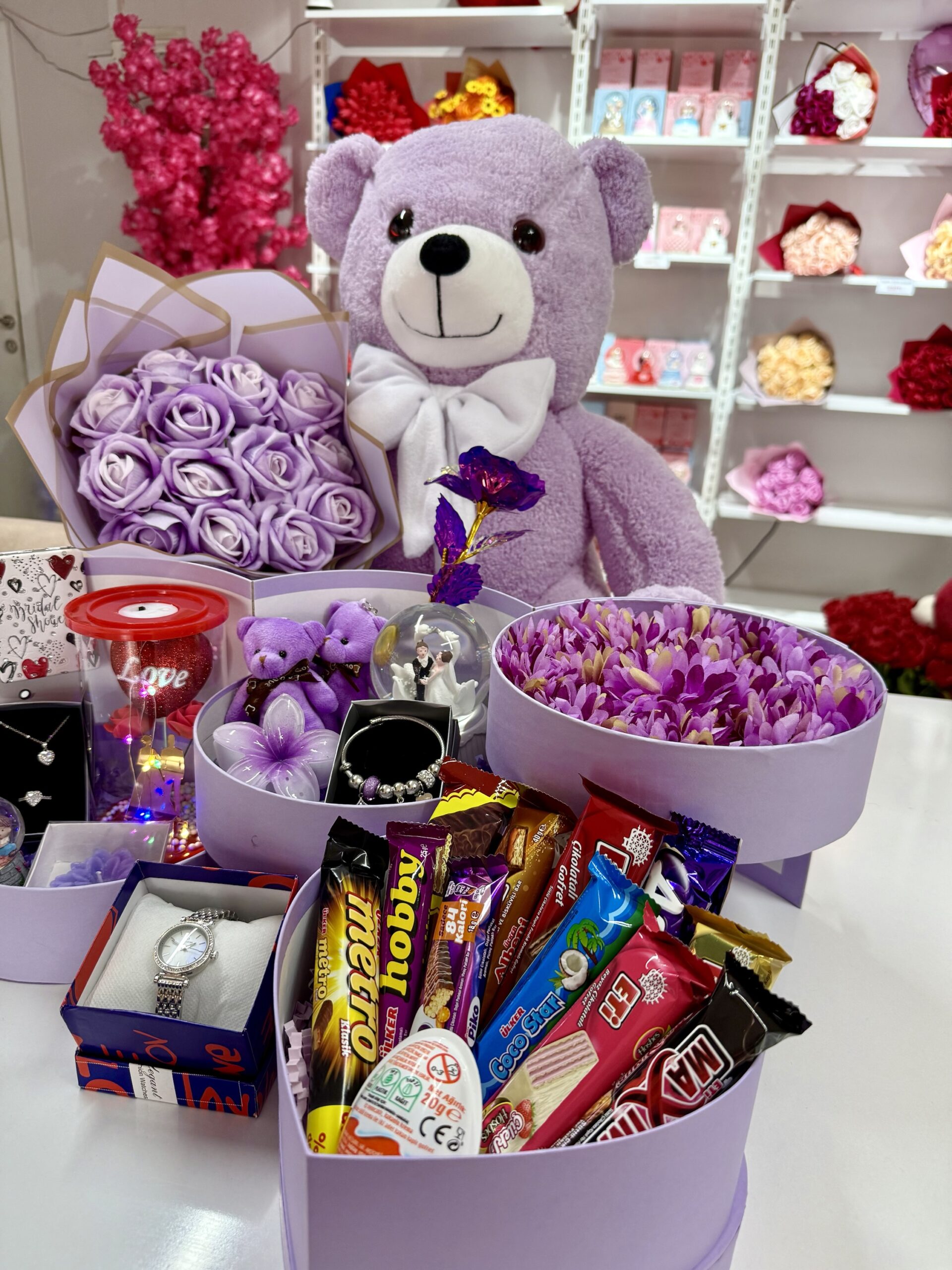 Mor Kat Kat Mutluluk - Sevgiliye Özel Hediye | Kar Küresi + Takı + Ayıcık + Çikolata - Görsel 4