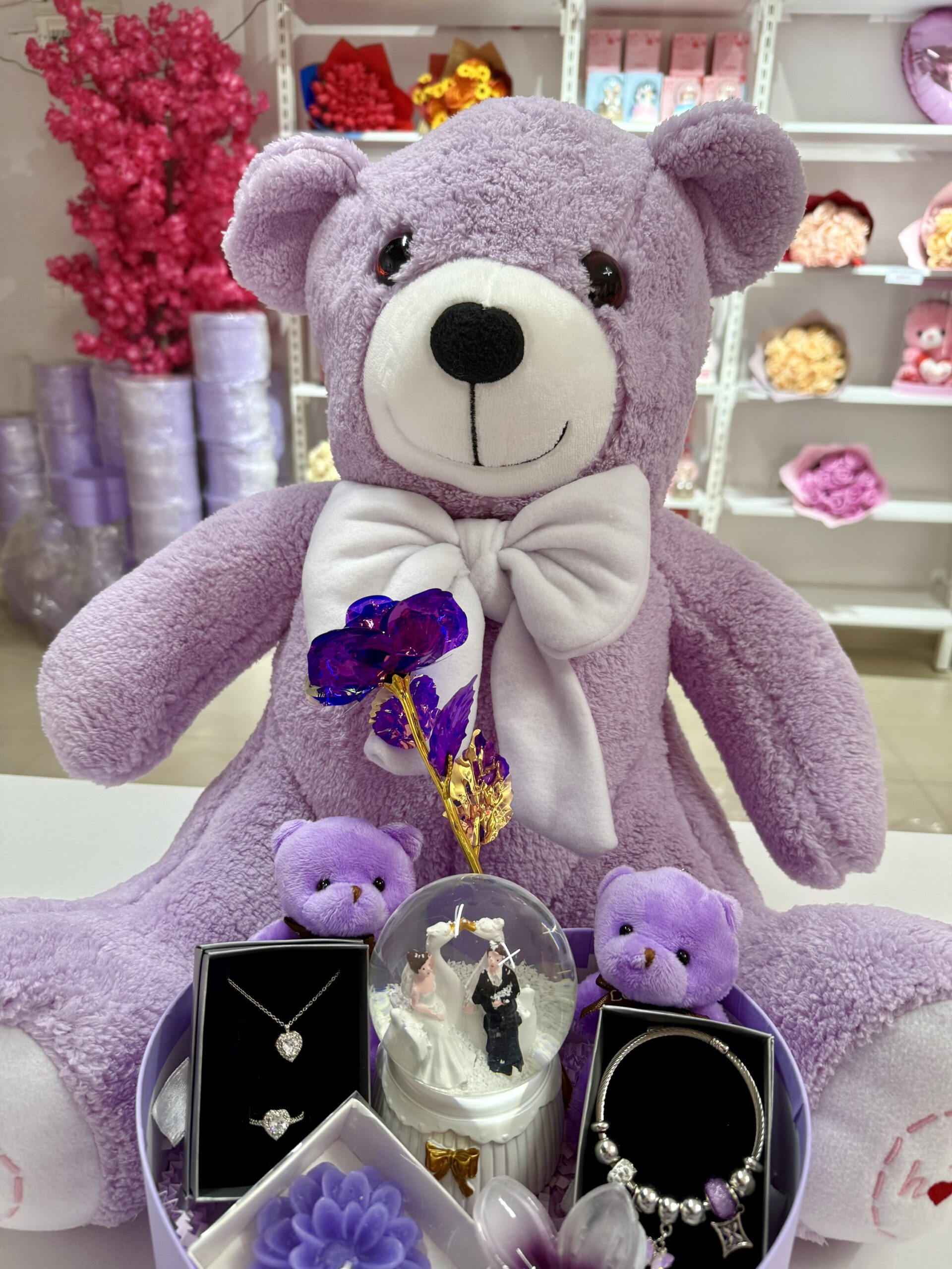Full Mor Aşk Evreni İkili - Sevgiliye Romantik Hediye Kutusu | Kar Küresi + Takı + Peluş Ayıcık - Görsel 3