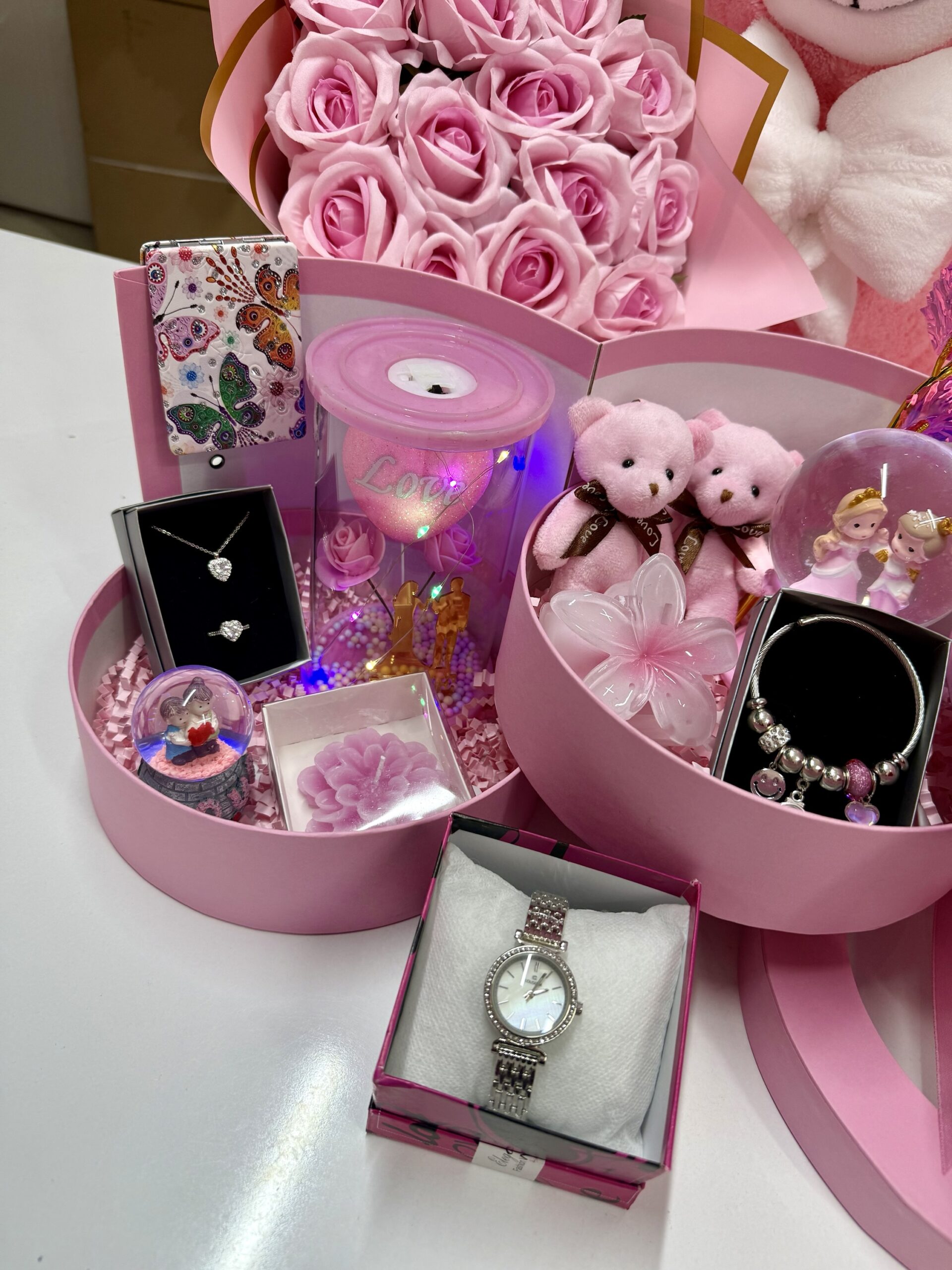 Pembe Kat Kat Mutluluk - Sevgiliye Özel Hediye | Kar Küresi + Takı + Ayıcık + Buket - Görsel 2