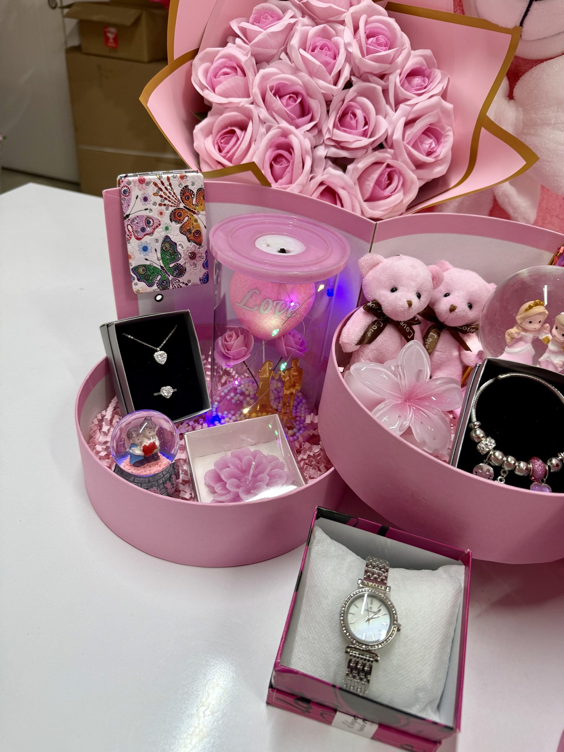 Pembe Kat Kat Mutluluk - Sevgiliye Özel Hediye | Kar Küresi + Takı + Ayıcık + Çikolata - Görsel 2