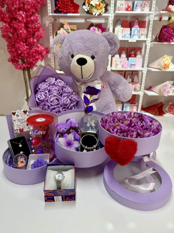 Mor Kat Kat Mutluluk – Sevgiliye Özel Hediye | Kar Küresi + Takı + Ayıcık + Buket
