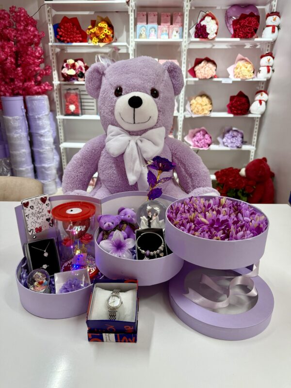 Mor Kat Kat Mutluluk İkili - Sevgiliye Romantik Hediye Kutusu | Kar Küresi + Takı + Peluş Ayıcık