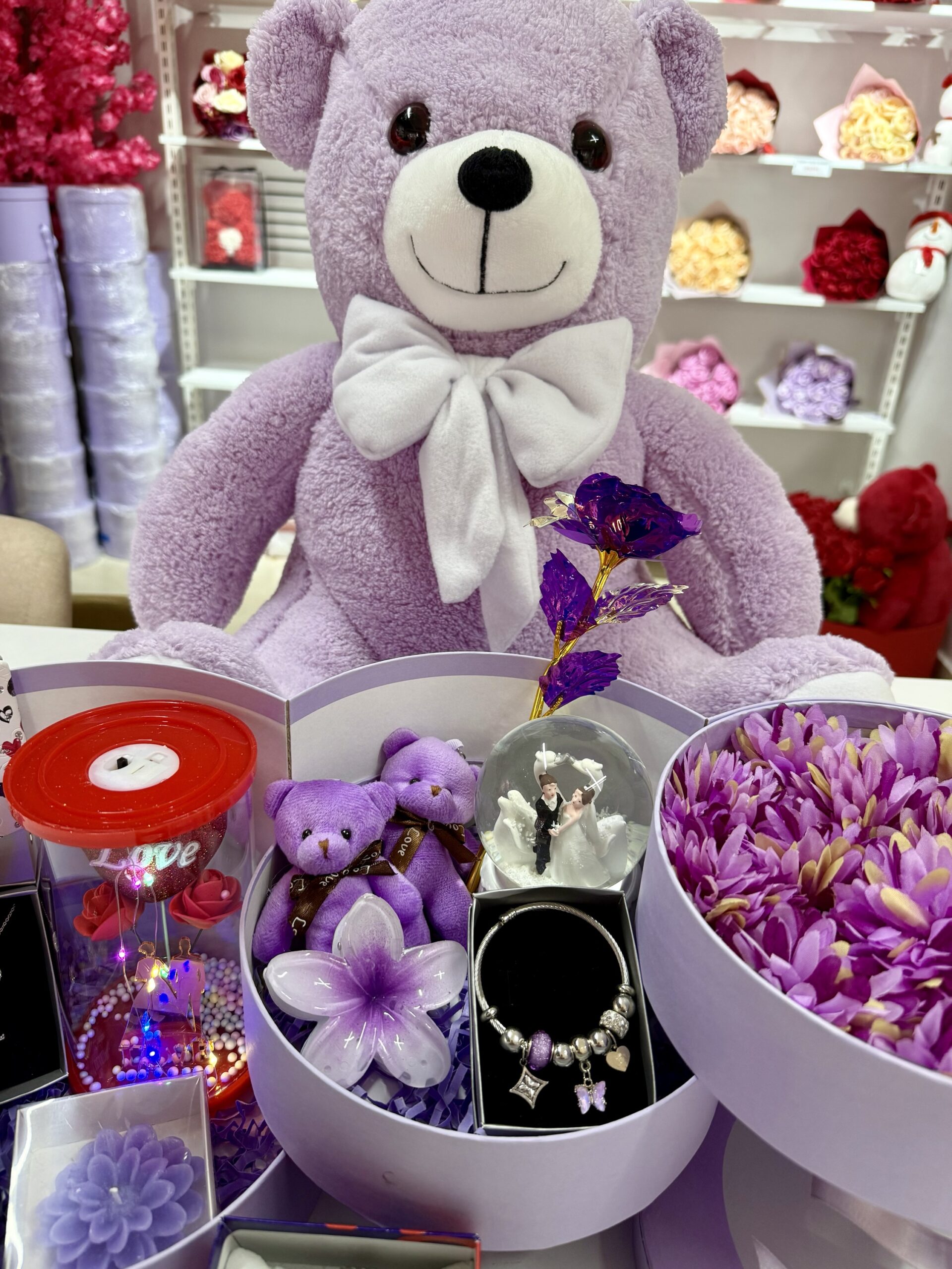 Mor Kat Kat Mutluluk İkili - Sevgiliye Romantik Hediye Kutusu | Kar Küresi + Takı + Peluş Ayıcık - Görsel 3