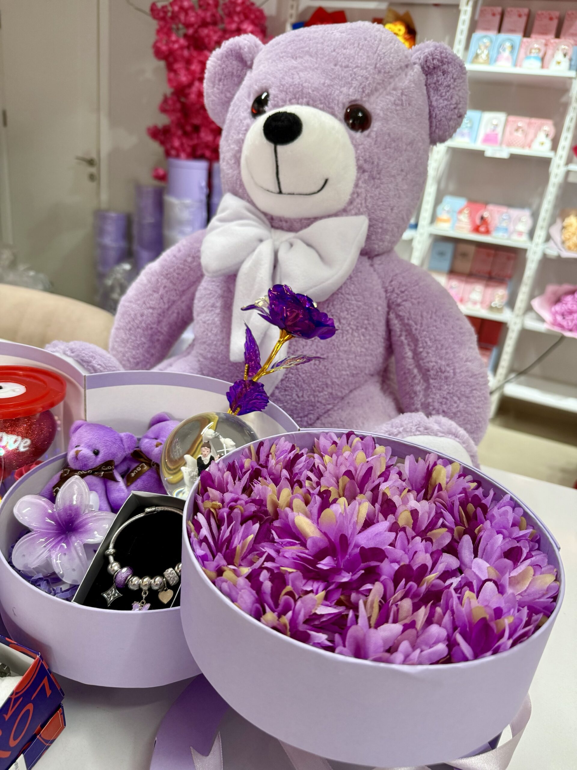 Mor Kat Kat Mutluluk İkili - Sevgiliye Romantik Hediye Kutusu | Kar Küresi + Takı + Peluş Ayıcık - Görsel 4