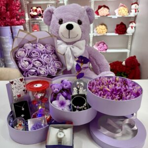 Mor Kat Kat Mutluluk – Sevgiliye Özel Hediye | Kar Küresi + Takı + Ayıcık + Buket