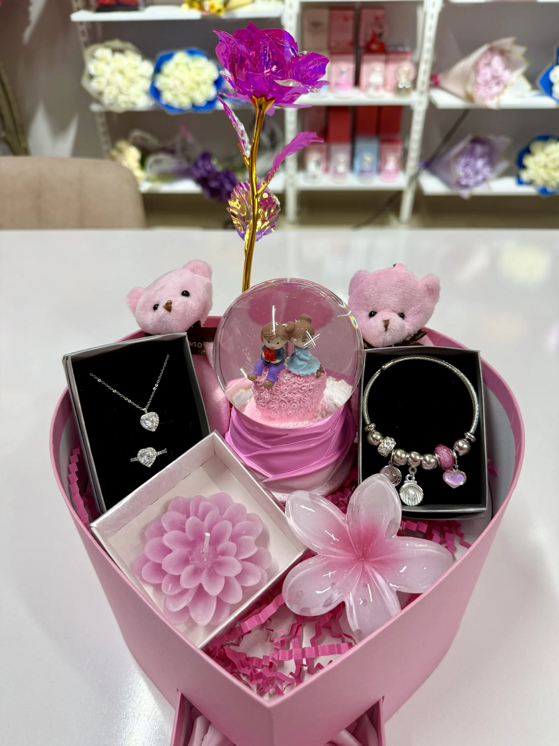 Romantik Hediye Kutusu Pembe | Pembe Kutu | Kar Küresi, Çelik Takı Seti, Peluş Ayıcık - Görsel 2