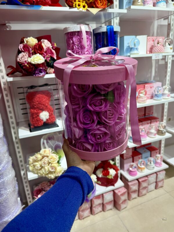 Asetat Kutuda Solmayan Güller