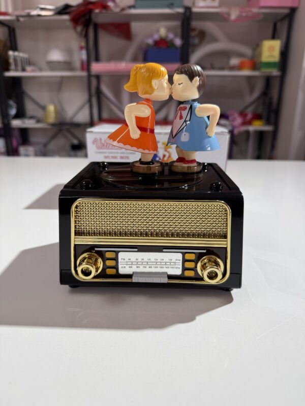 Radyo Görünümlü Öpüşen Müzik Kutusu